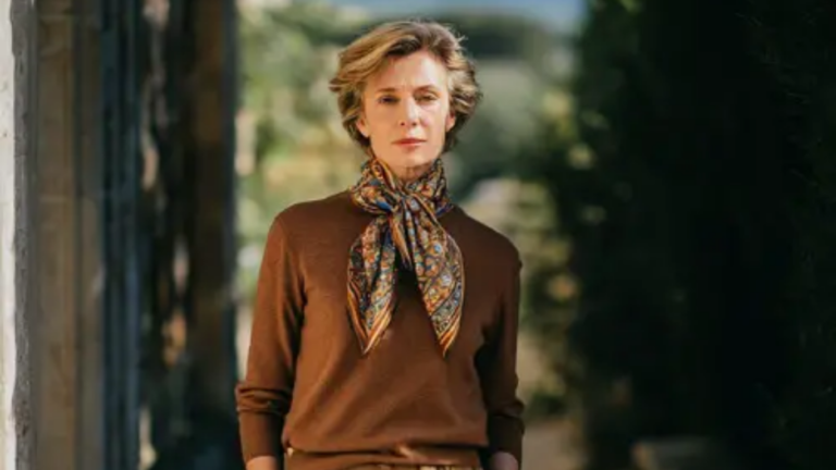 10 Old Money Outfits with Scarves: Signature Looks Inspired by Heritage Style 2026