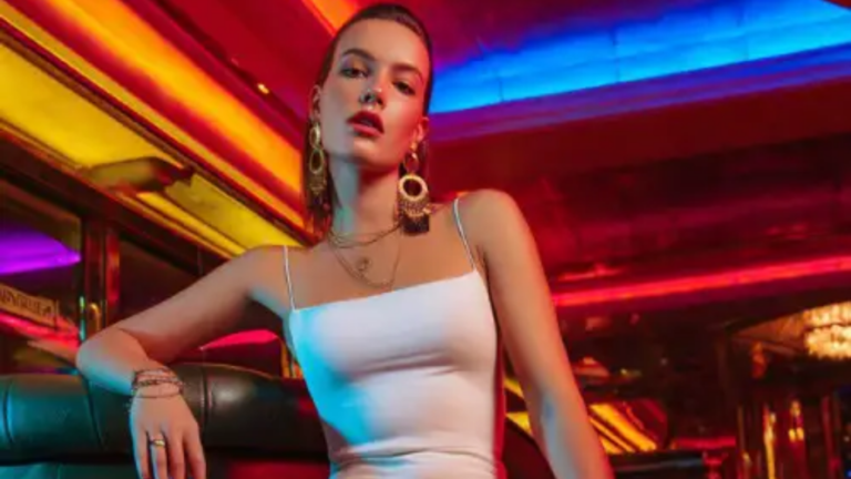 10 Bar Outfits with Sneakers Perfect for Drinks, Music, and Good Vibes 2026