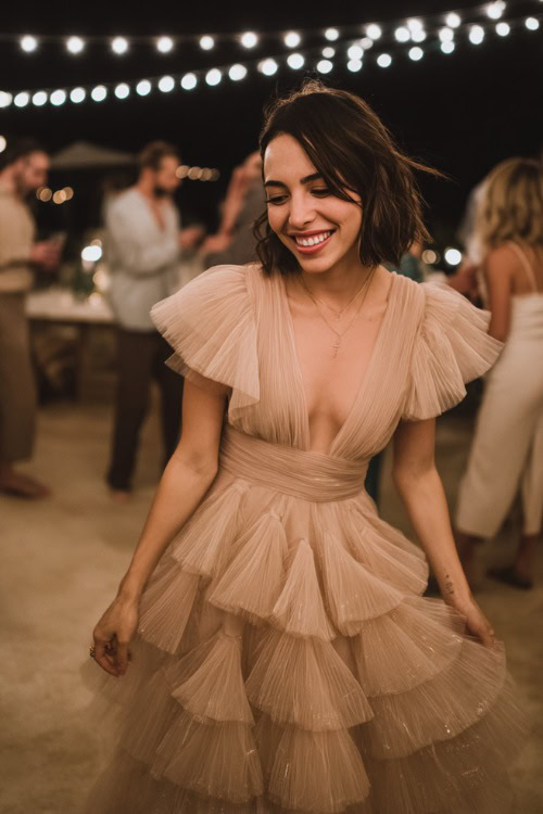 15 Flowy Summer Wedding Guest Dresses That Feel Elegant, Comfortable, and Picture-Perfect